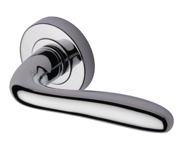 Heritage Brass Columbus Polished Chrome Door Handles On Round Rose (Sold In Pairs)