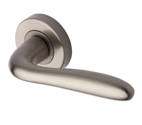 Heritage Brass Columbus Satin Nickel Handles On Round Rose (Sold In Pairs)