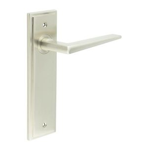 Mayfair Door Handle Latch Backplate Satin Nickel